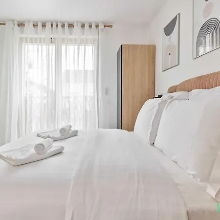 Charming With Balcony- 6p- Proche Paris Apartament *