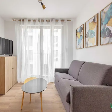 Charming With Balcony- 6p- Proche Paris Apartament
